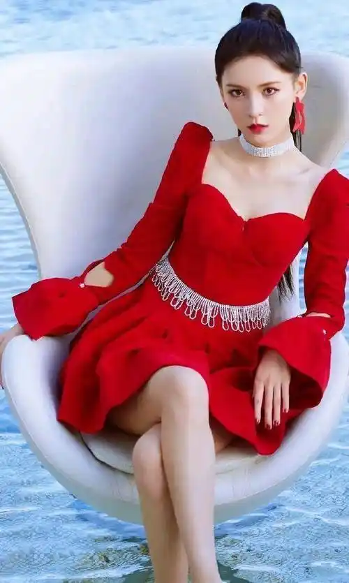 而在袁冰妍和张予曦还闹得不亦乐乎的时候,欢瑞这边已经不动声色签到