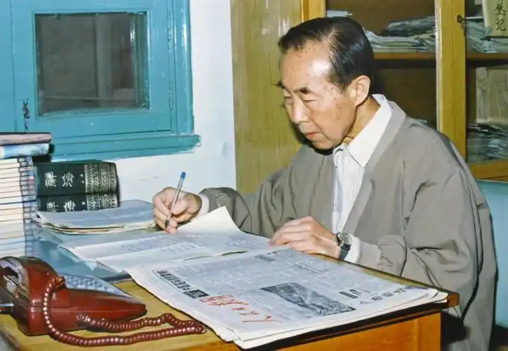 听老记者娓娓道来!_范荣康