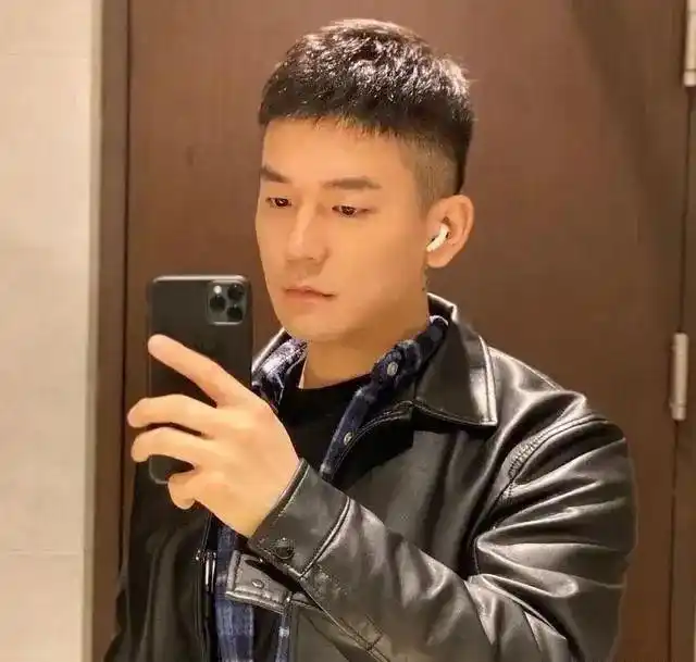 2021年流行的男生发型参考这10款短发超帅气