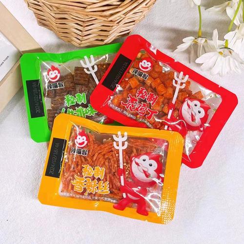 辣嘴猴秘制素鸡丁香辣丝小牛排味辣条儿时回忆休闲零食独立小包装