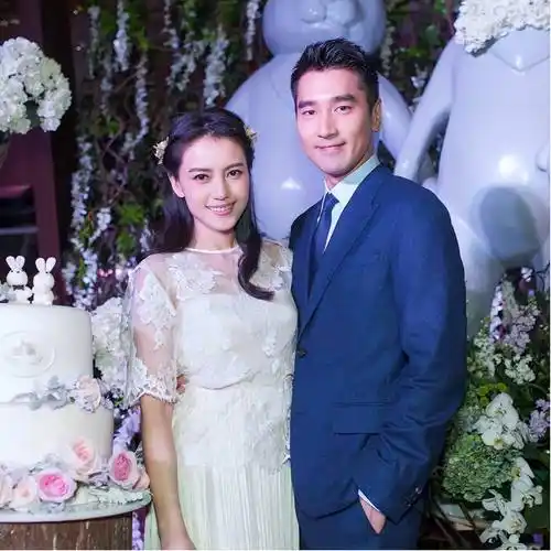 46岁高圆圆素颜被偶遇,曾说:人生最对决定,是40岁高龄生女