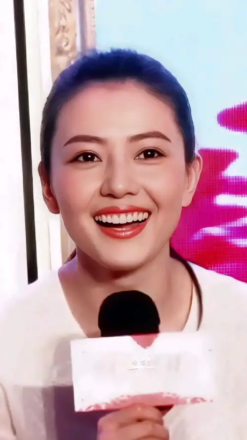 笑容治愈的高圆圆!