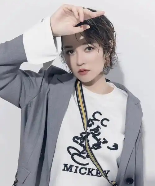 原创美女歌手程响出生于安徽淮南气质清新不失甜美着实令人心动