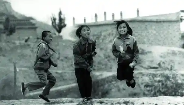 一组四十年前的老照片你的童年是这样么有没有戳中你的泪点