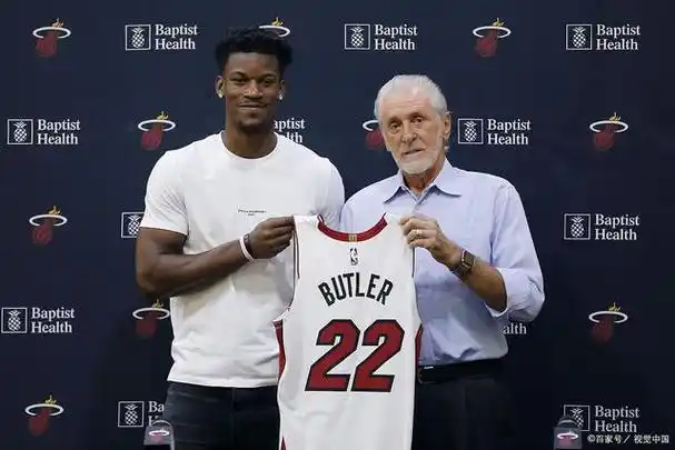 吉米·巴特勒(jimmy butler)是一名来自美国的职业篮球运动员,他生于