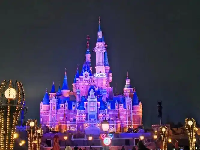 上海迪士尼 晚上的城堡更好看