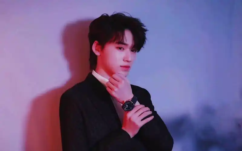 深v红西装轩真就是我心目中的top了【宋亚轩】