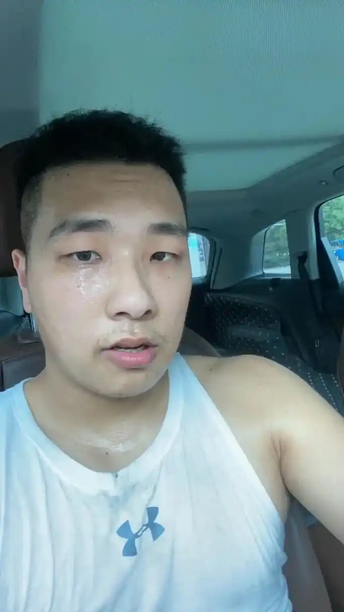 一定要瘦下来,你不知道瘦下来以后看以前的丑照有多爽!#男生 - 抖音