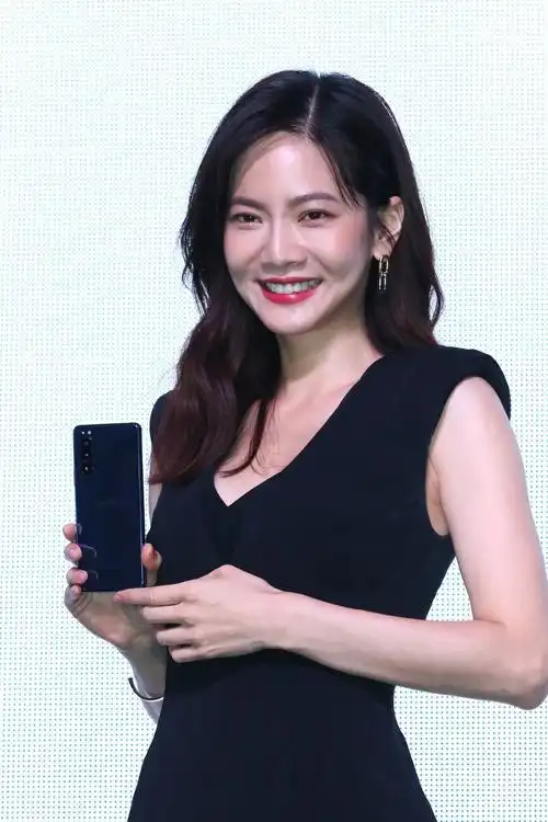 曾之乔亮相她还是这么美让人赏心悦目