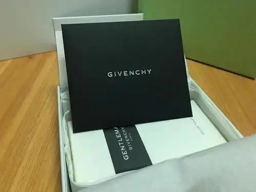 很多女生都喜欢它们家的口红.对于纪梵希香水的了解还不是很清楚.