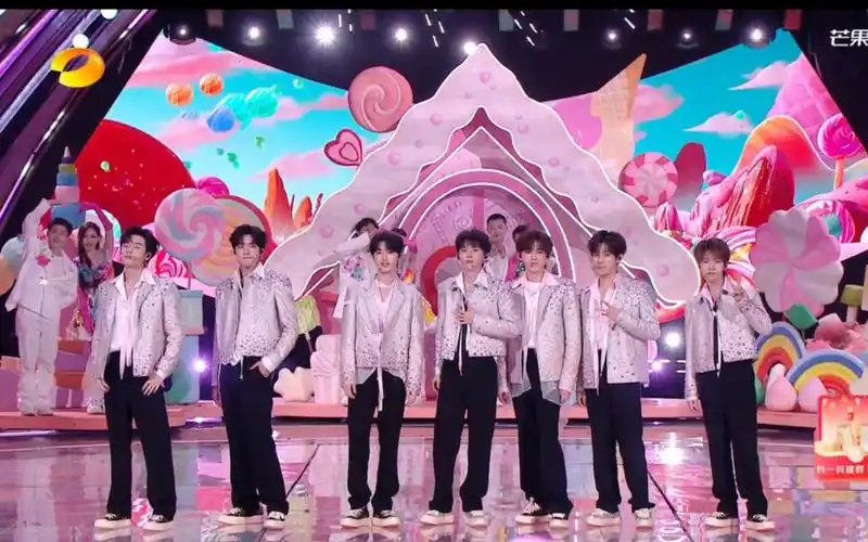 【时代少年团】湖南卫视春晚《有点甜》 《少年美》