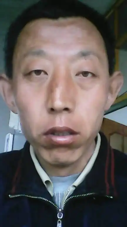 我女朋友在不知道在深圳那个地方电话qq的被她删掉了.