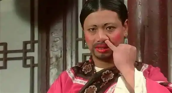 如花满脸胡渣重现江湖低头抽烟显妖娆