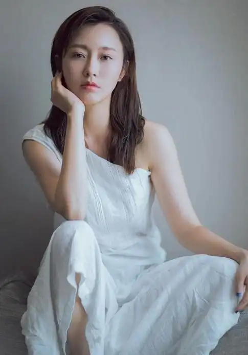 潘长江女儿潘阳:太漂亮!有人说她整过容,我觉得她就是天生丽质