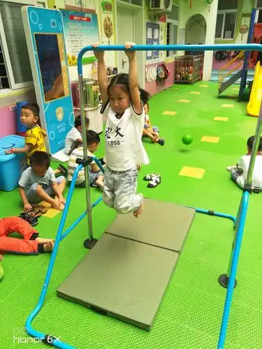 小神童幼儿园总园开心一班体能测试