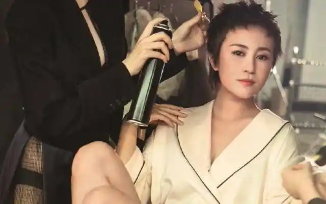 马丽再登《男人装》封面,极具诱惑性感十足,这样的马丽见过吗?