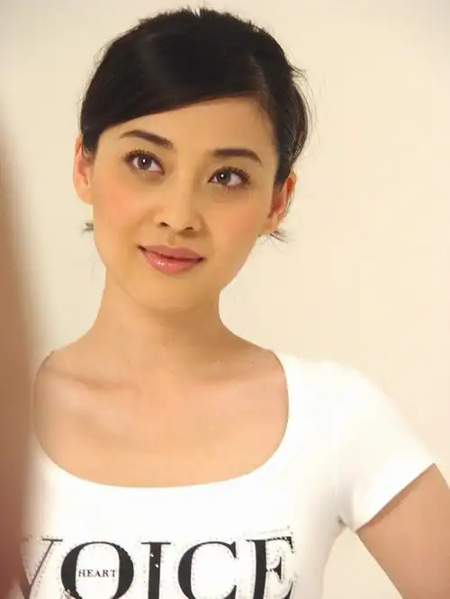 梅婷健康形象备受青睐高温瑜珈保持好身材图