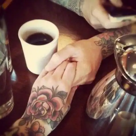 带纹身的情侣头像