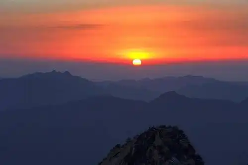 我是山的女儿,喜欢大山,喜欢雪后大山升起的太阳