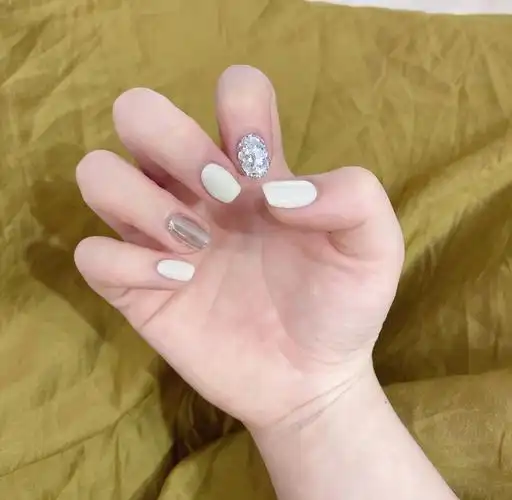 白色的美甲好看耶