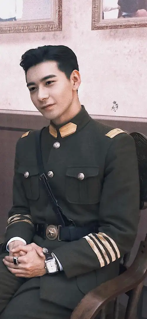 《一见倾心》|陈星旭·修图 壁纸im爱军阀im爱帅哥im爱民国#陈星旭