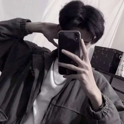 软锦男生头像对镜自拍挡脸