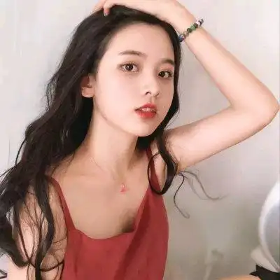 小清新披头发女生微信头像