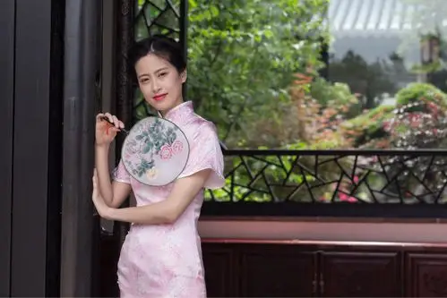 标题:一组旗袍外景