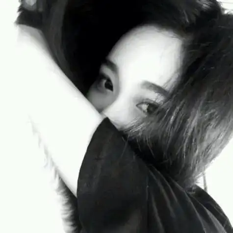 黑白超拽美女吊带头像 女生头像图片大全 -【爱个性】