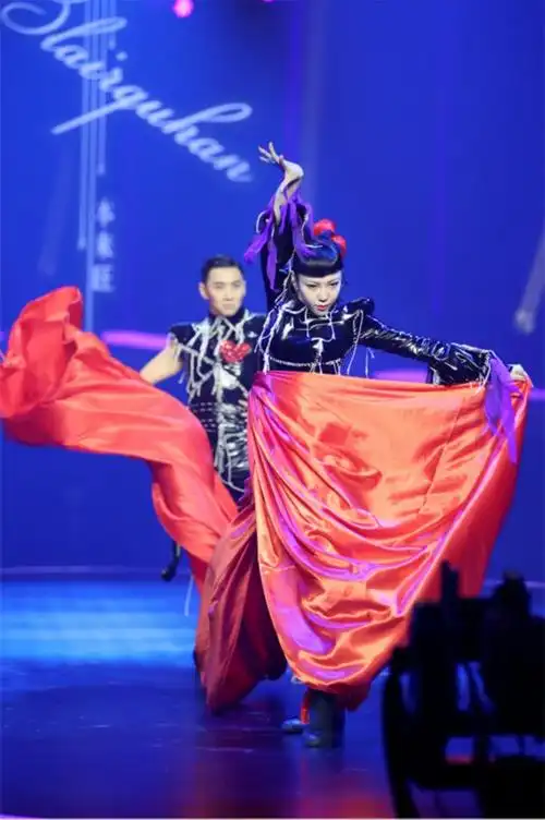 吴莫愁新舞林大会挑战斗牛舞眼技满分