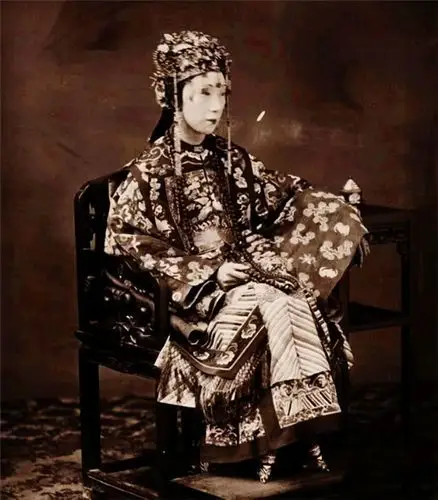 一组百年前的清朝老照片,晚清格格居然这么美,丝毫不输现代明星