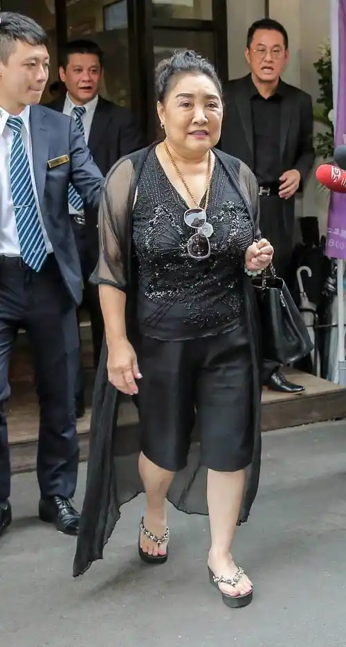 台湾资深女歌手陈盈洁今天入狱!