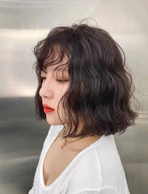 短发烫发很减龄不会显老气