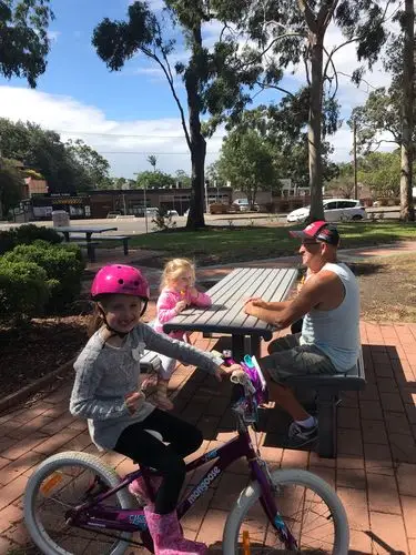 休息时遇见老外带小孩