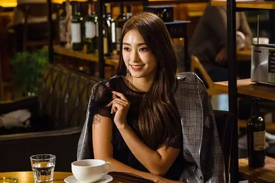 尹宝拉饰演《浪漫医生金师傅2》朱英美护士