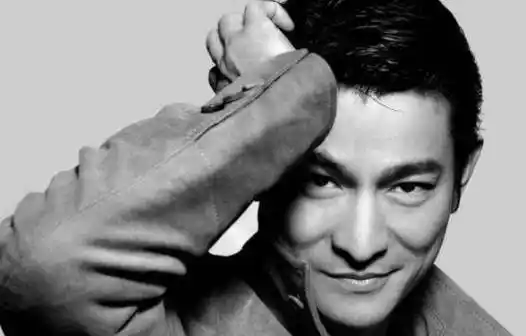 纵横黑白40年,解决刘德华东北事件,任达华厉害之处可不只演戏_向华强