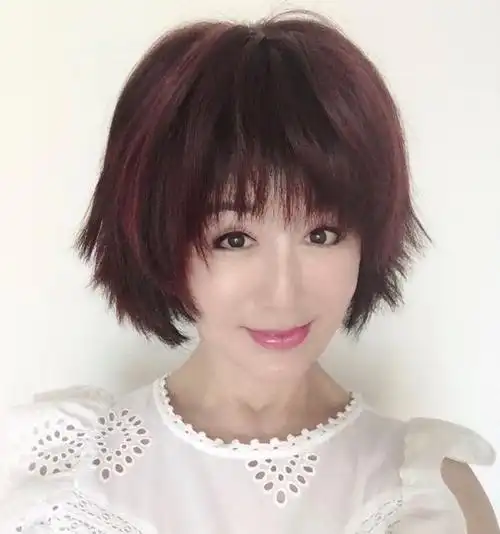 潘迎紫真是当之无愧的冻龄女神,想必她一定是非常热爱生活的人,才能