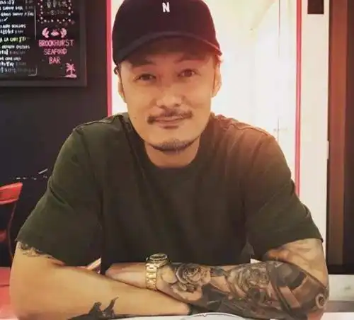 很多纹身的男星余文乐纹花臂权志龙纹十字架他才是真疯狂