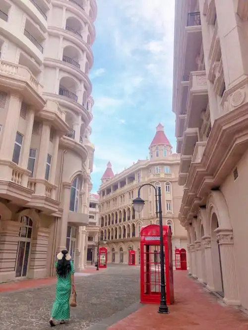 三亚  #半山半岛吉庆广场三亚の小欧洲 各种复古车 欧式建筑 教堂