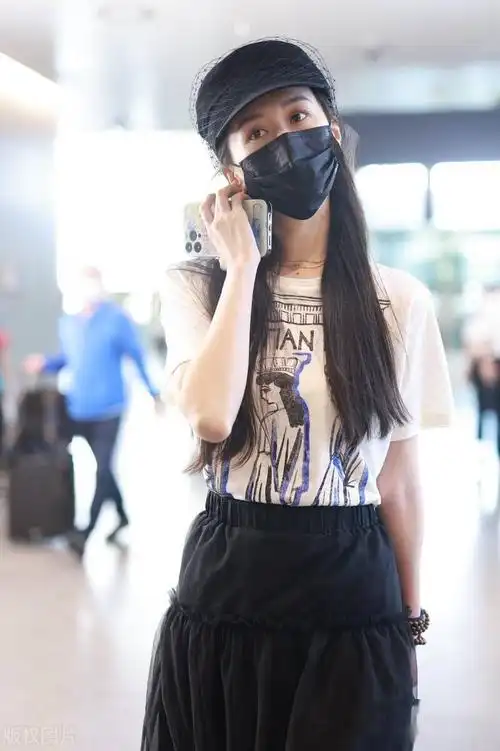 2021年10月8日,袁冰妍机场街拍.