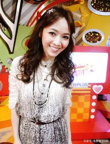 女明星精品收藏 周杰伦前绯闻女友 台湾第一美女主播侯佩岑