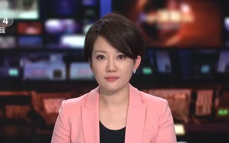 感人中央电视台女主播播报疫情新闻时多次哽咽