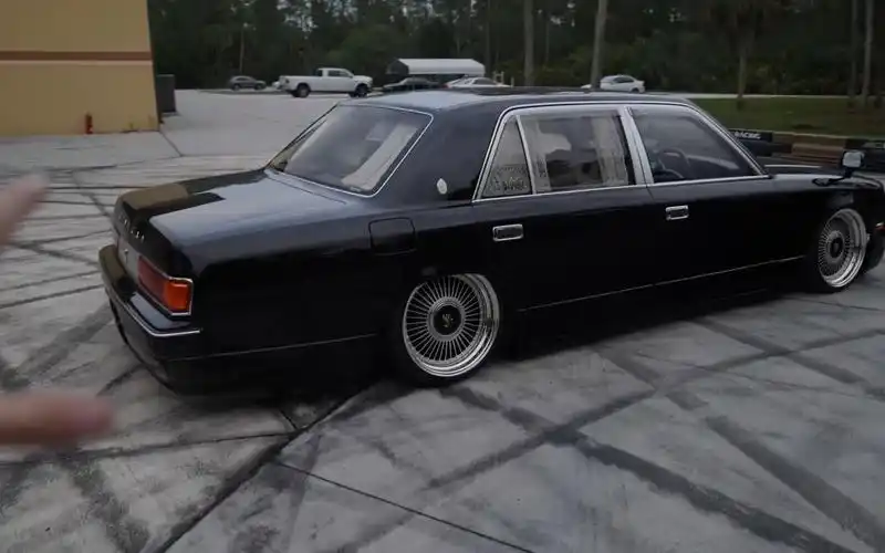 丰田世纪 v12 vip 改造