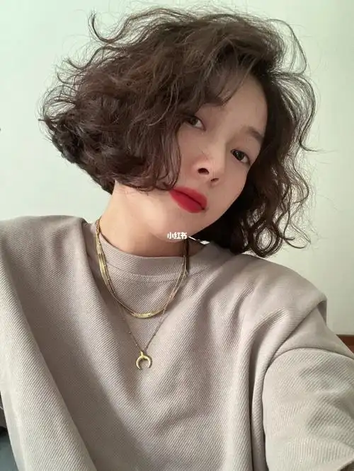 短发复古烫秋天