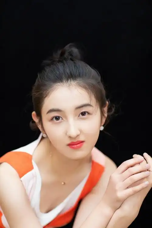 张子枫夏日清新营业《再见,少年》见面会分享倔强青春 - 360娱乐,你