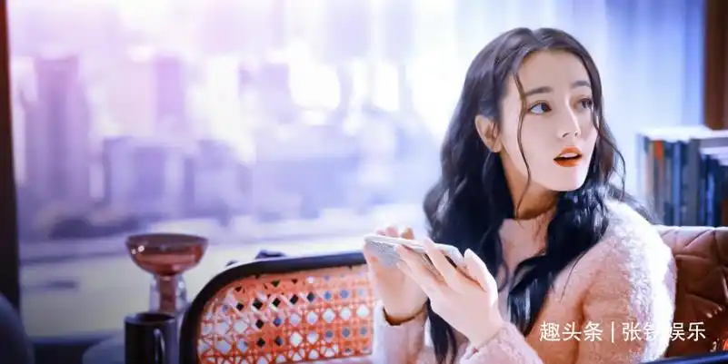 迪丽热巴分享国庆行程照片,出道即巅峰的她,曾配角热度超过女主_角色