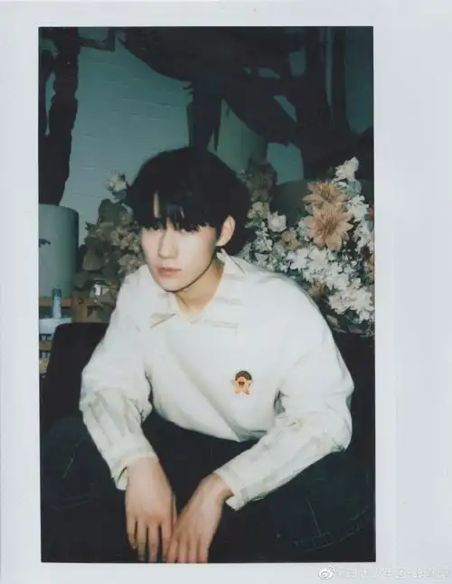 张真源晒库存拍立得