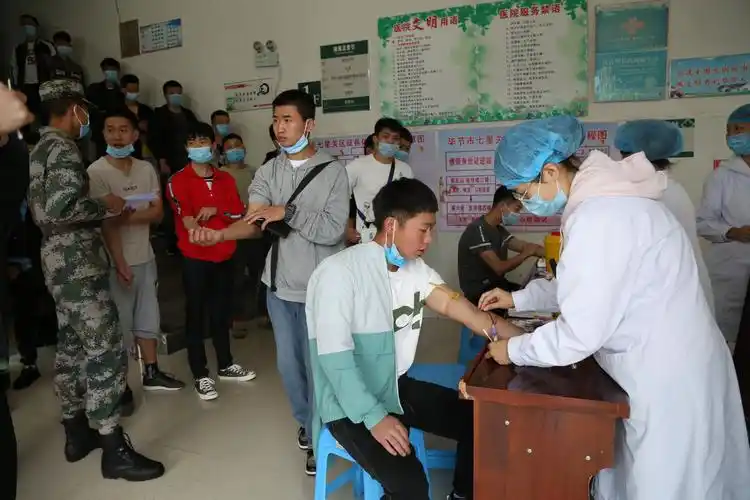 七星关区139名大学生接受征兵体检