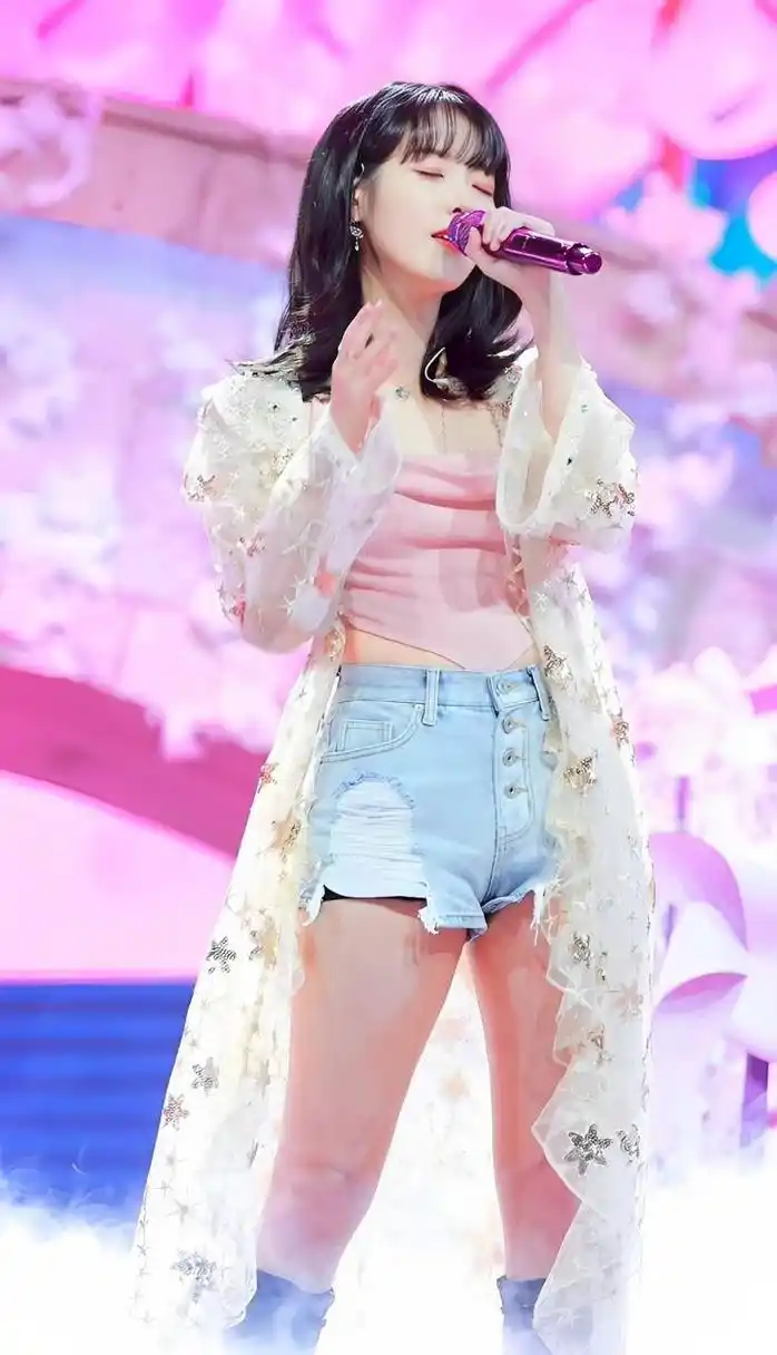 iu超短牛仔短裤秀美腿