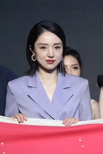 不依赖男人的女人最美36岁董璇穿西装化身女强人气质出众有范